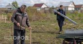 Забор за 3 копейки: мастер показал, как из строительных отходов сделать ограждение, которому позавидует вся улица