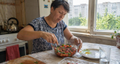 Замешиваем за 5 минут и подаем ароматный клубничный пирог: съедается до того, как успеет остыть — круче шарлотки