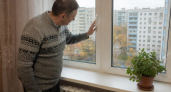 Наклеили за 5 минут и не мерзнем: копеечный уплотнитель защитит комнату от сквозняка